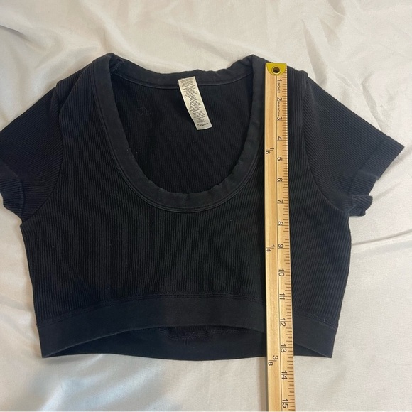 Alo Ribbed Sea Coast Cropped Short Sleeve Tee Size Small Color Black - Picture 8 of 8